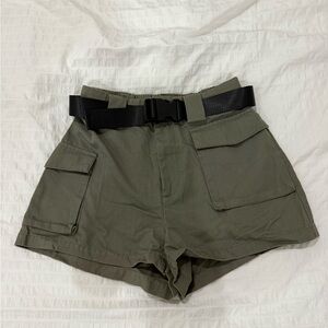 Aritzia TNA Green Cargo Shorts with Black Belt